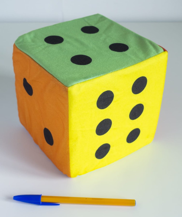 duza-kostka-do-gry-xxl-15cm-miekka-pluszowa